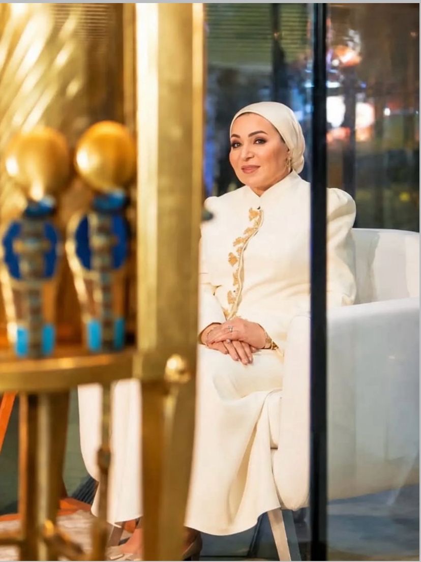 علامة Moonmains تكشف لـ نيوز رووم حكاية اللوتس في إطلالة انتصار السيسي