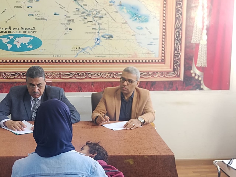 نائب محافظ الفيوم يناقش مشاكل 22 حالة بلقاءً لخدمة المواطنين بقرية النصارية مركز إبشواى