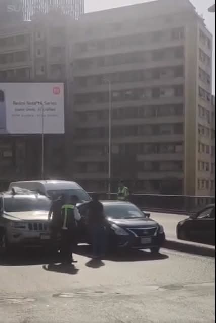 رجال المرور يتدخلون لتسيير الحركة&nbsp;