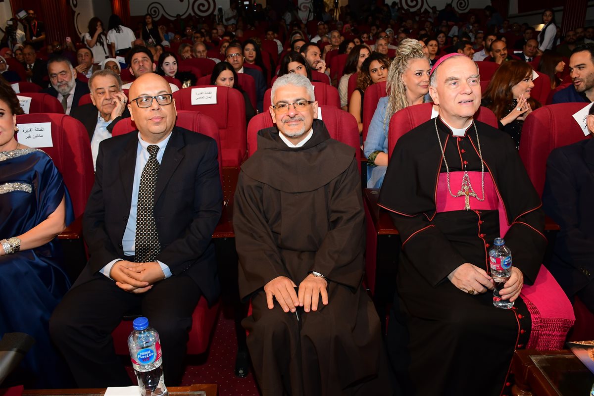 أبرزهم انتصار ولوسي .. مهرجان المركز الكاثوليكي يكرم نجوم الفن والإعلام