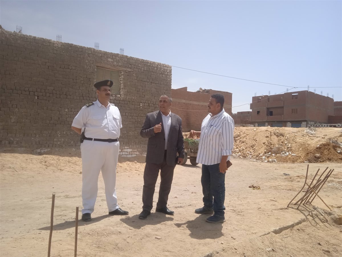 إزالة 15 حالة تعدي داخل وخارج الحيز العمراني بقرية دمشقين بالفيوم