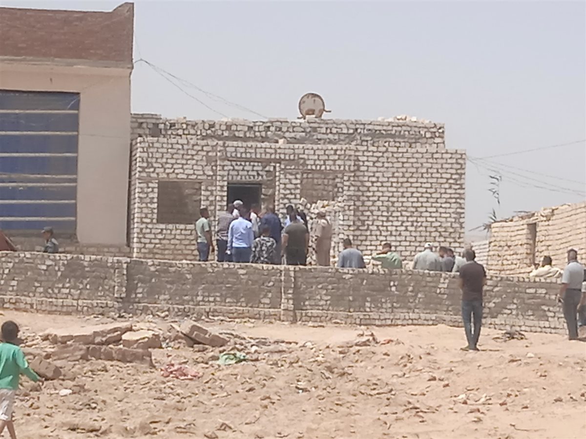 إزالة 15 حالة تعدي داخل وخارج الحيز العمراني بقرية دمشقين بالفيوم
