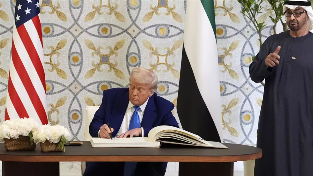 <strong>ترامب في الإمارات </strong>