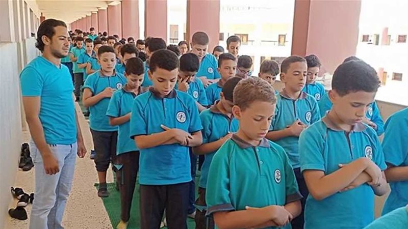 الطلاب يتعلمون أداء