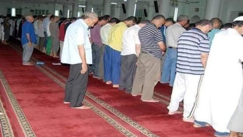 حكم صلاة من يصلي