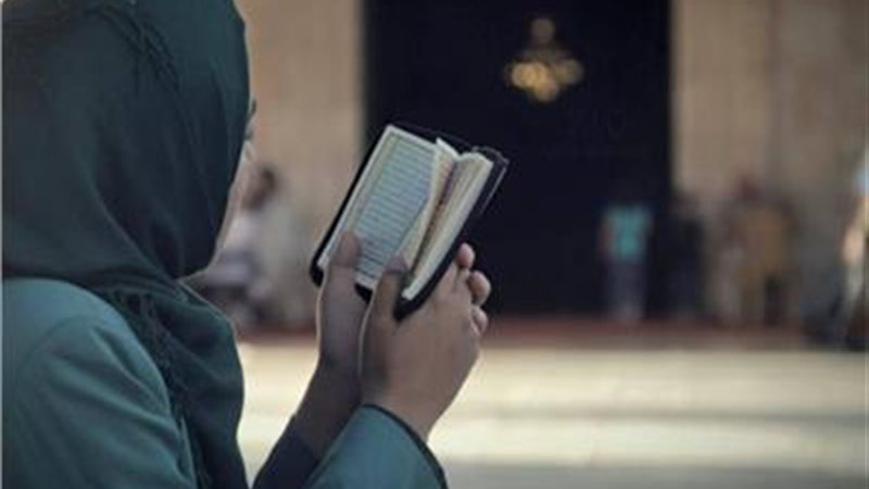 حكم مس المصحف للحائض