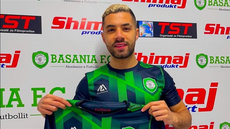 اللاعب المصرى عادل