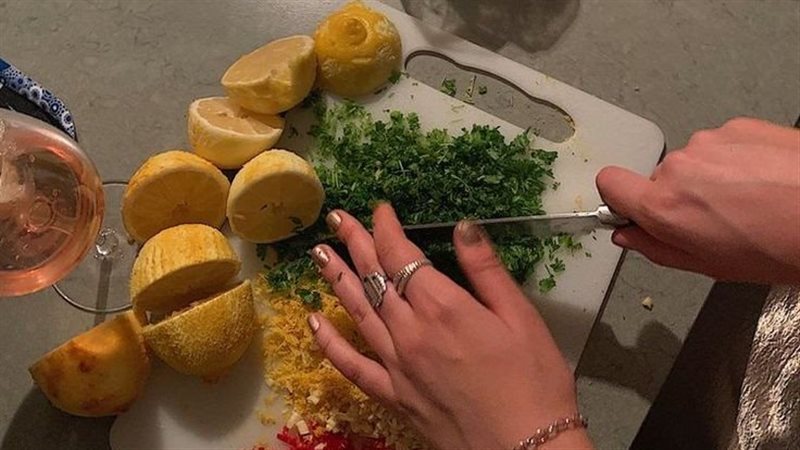أبراج تعبر عن حبها