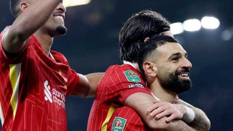 لاعبو ليفربول يحتفلون