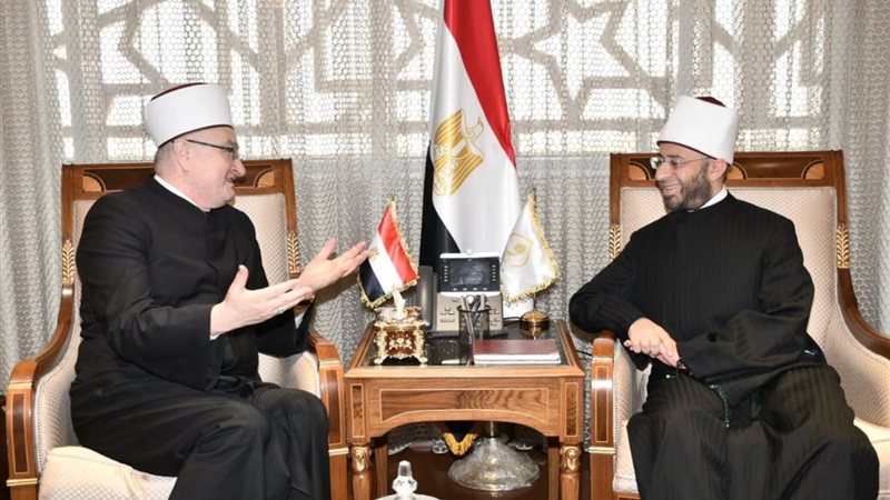 وزير الأوقاف ومفتي