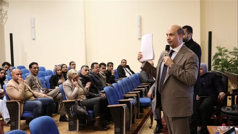 جانب من الندوة