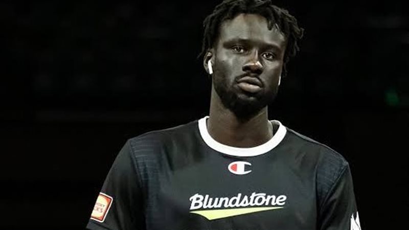 لوال لوال لاعب منتخب