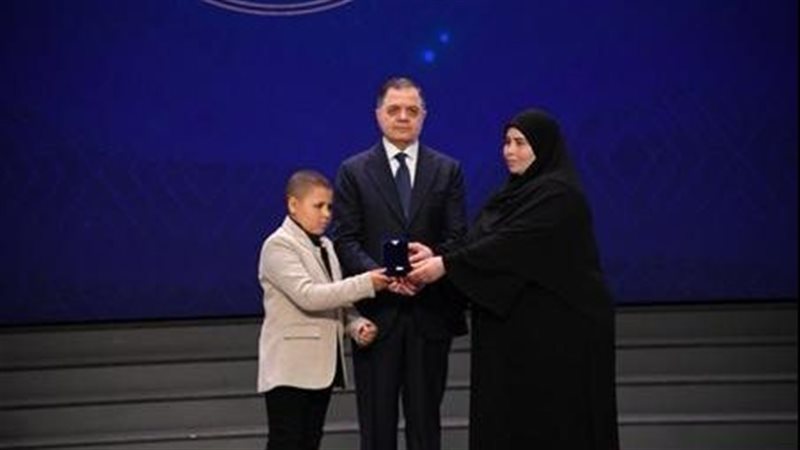 وزير الداخلية يكرم