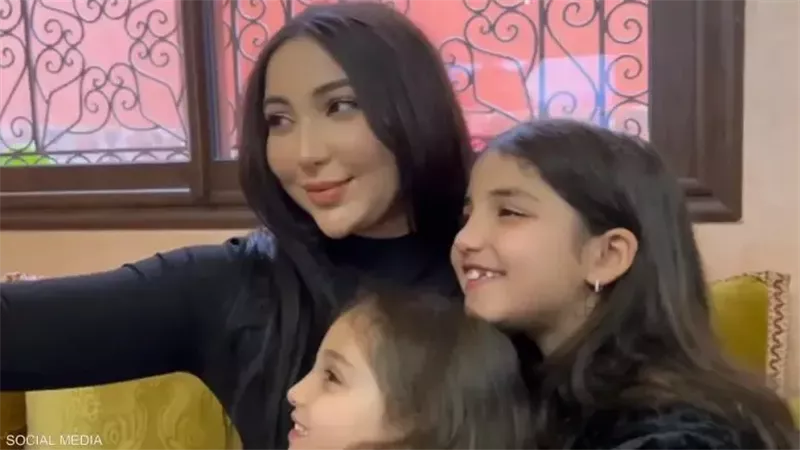 دنيا بطمة وابنتيها