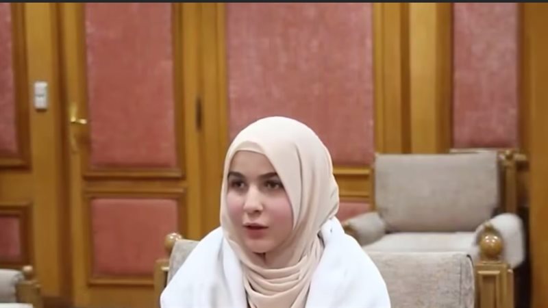 الطالبة فاطمة