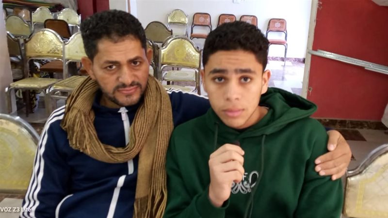 الطالب ووالدة