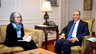 وزير الخارجية والهجرة يستقبل رئيسة الإتحاد الدولي لجمعيات الهلال والصليب الأحمر