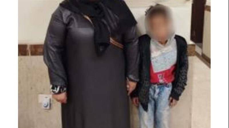 الأم وطفلها الذي