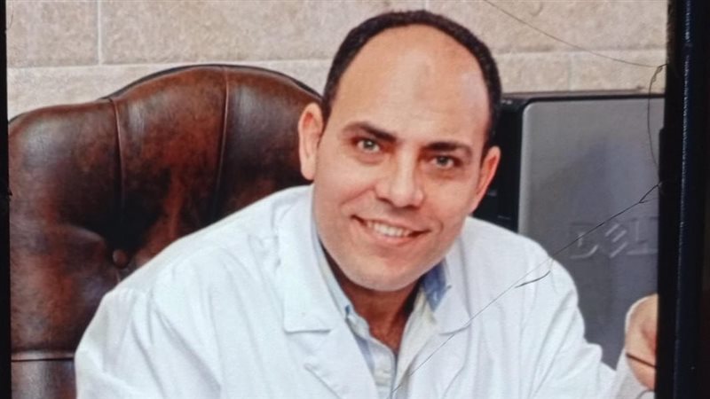 الدكتور ايمن