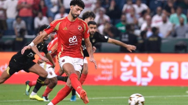الأهلي يفرض سيطرته