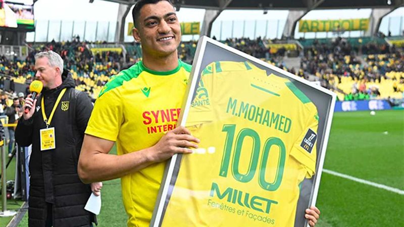 مصطفى محمد يحتفل