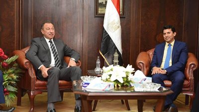 بعد انسحاب الأهلي .. اجتماع بين الكابتن محمود الخطيب والدكتور أشرف صبحي