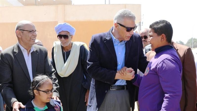 محافظ أسوان