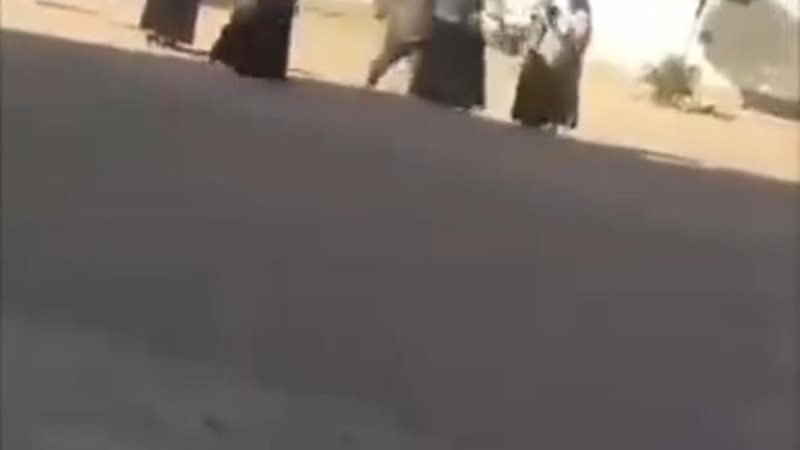 مدير مدرسة يضرب طالبتين