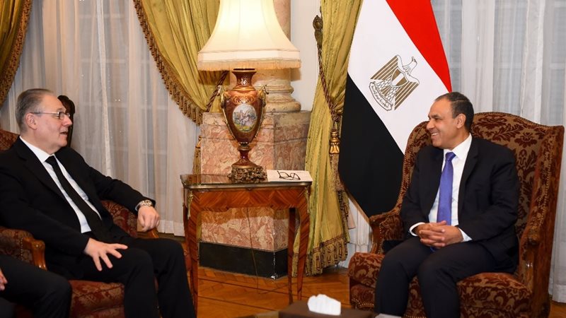 وزير الخارجية يستقبل