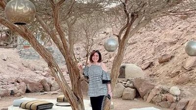 أجواء ساحرة .. الهام شاهين تتغزل بمدينة بصحراء دهب 