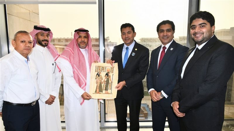 وزير الرياضة مع رئيس