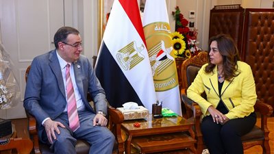  التنمية المحلية تبحث تطوير الهياكل التنظيمية والوظيفية في المحافظات