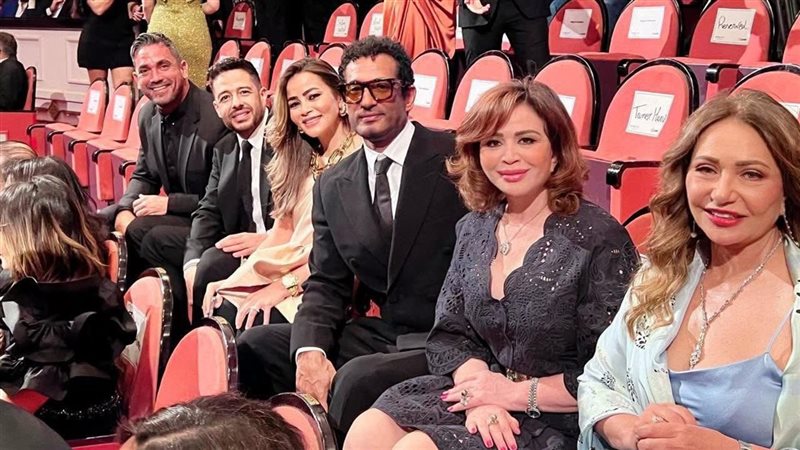 نجوم الفن من العرض