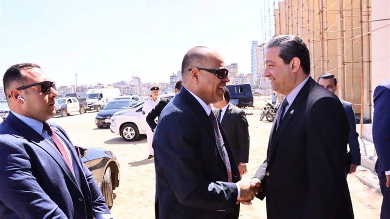 وزير العمل في جولته