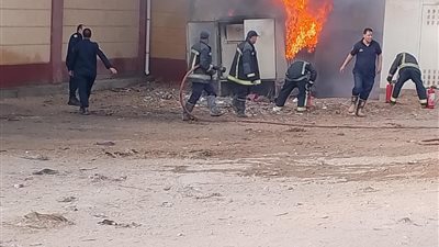 الحماية المدنية تسيطر حريق محول كهرباء بجوار مزلقان المثلث بالسويس