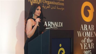 دينا يحيى تتألق في لندن بتقديم حفل جوائز قمة المرأة العربية 2025