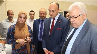 عميد طب المنوفية يتفقد مصابي حادث المصعد ويؤكد استقرار أغلب الحالات