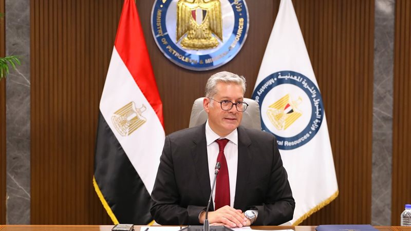 كريم بدوى وزير البترول