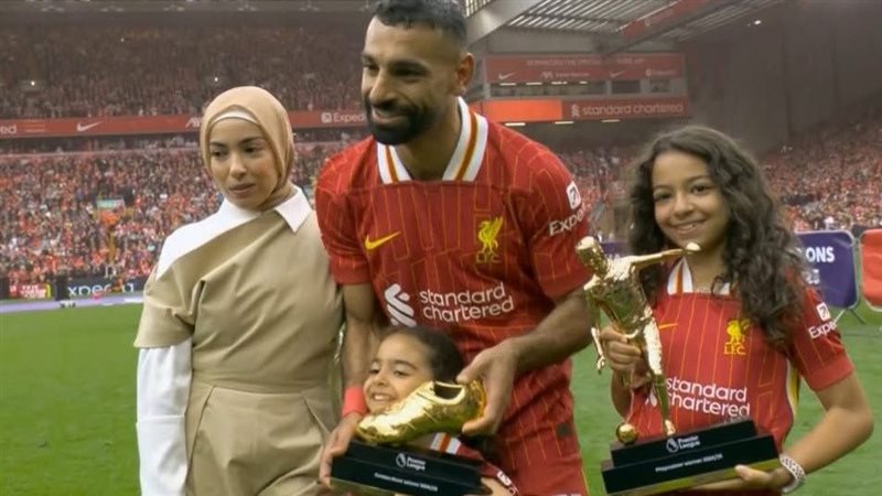 الملك محمد صلاح يحتفل