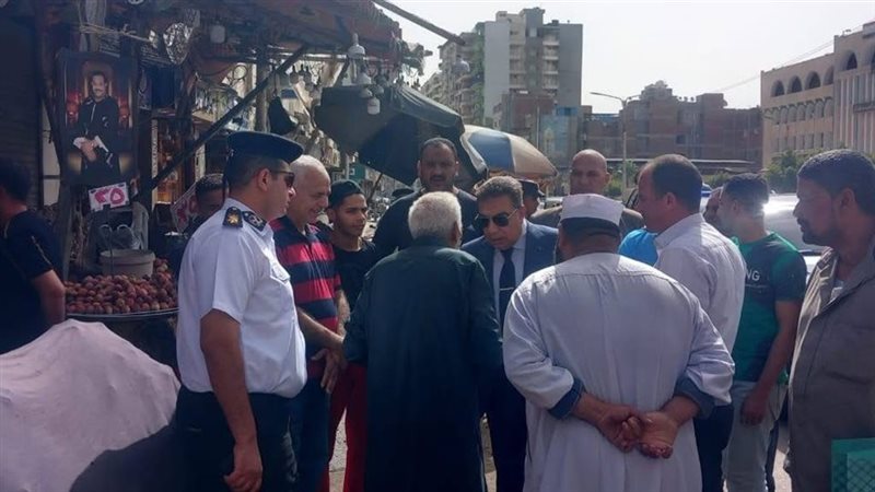 محافظ الدقهلية أثناء