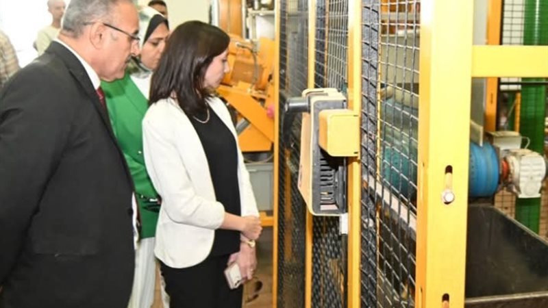 محافظ البحيرة تختتم