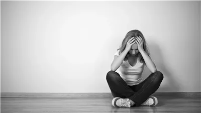 الاكتئاب عند النساء: الأسباب، الأعراض، وطرق الوقاية والعلاج