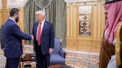 بعد رفع العقوبات.. ترامب يراهن على تقليص نفوذ إيران بسوريا والتطبيع مع إسرائيل