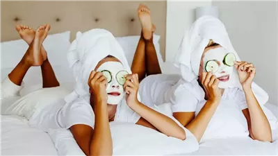 استعداد لعيد الأضحى.. طبيب يقدم لنيوز رووم ماسكات طبيعية لبشرة نضرة