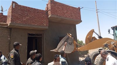 للقضاء على أوكار المخدرات.. إزالة 28 حالة تعد على أملاك الدولة بأسوان