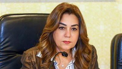 منال عوض تجري اتصالًا بمحافظ الإسكندرية للاطمئنان على إجراءات المحافظة 
