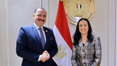 وزيرة التضامن تكرم إدارتي الحماية الاجتماعية والتعاون الدولي