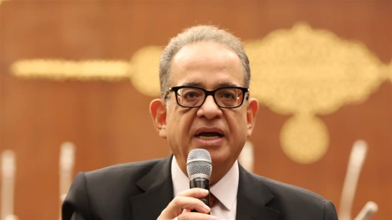 النائب طارق عبد العزيز