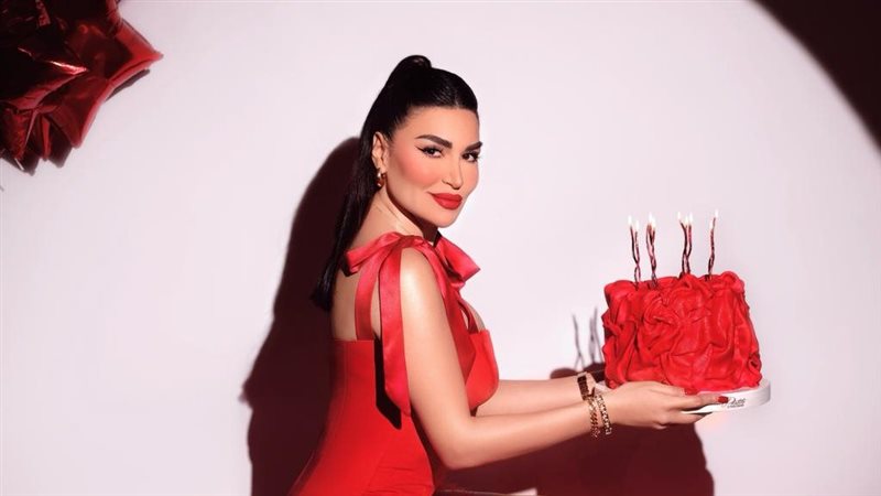 الفنانة سارة نخلة