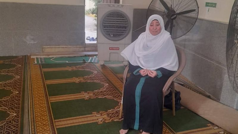 واعظة الأوقاف منال